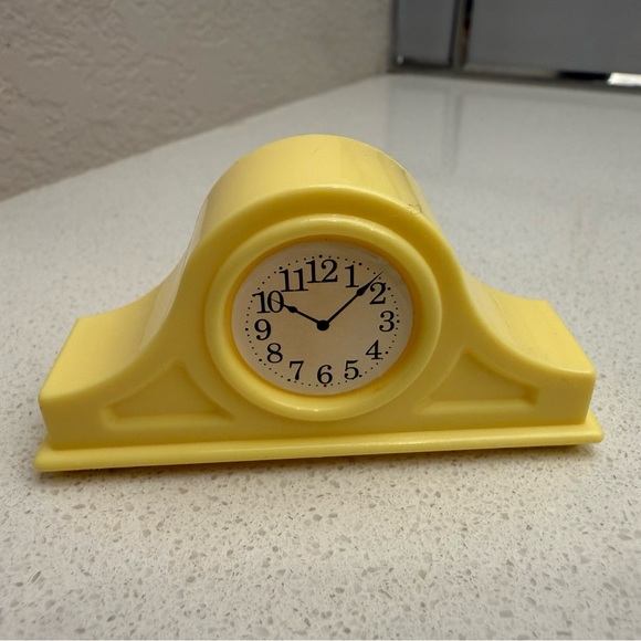Vintage Playskool Victorian Dollhouse Yellow Mantel Clock 1990s - Picture 2 of 7